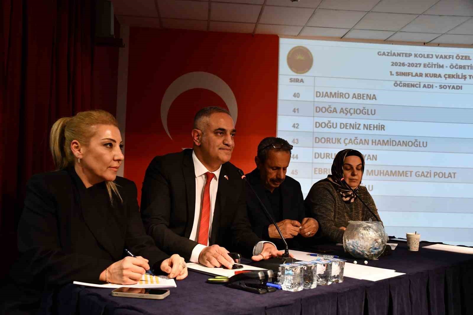 Gaziantep Kolej Vakfı’nda noterli kayıt izdihamı
