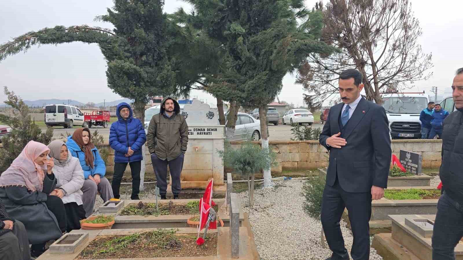 Gaziantep protokolünden İslahiye’de deprem şehitliğine ziyaret
