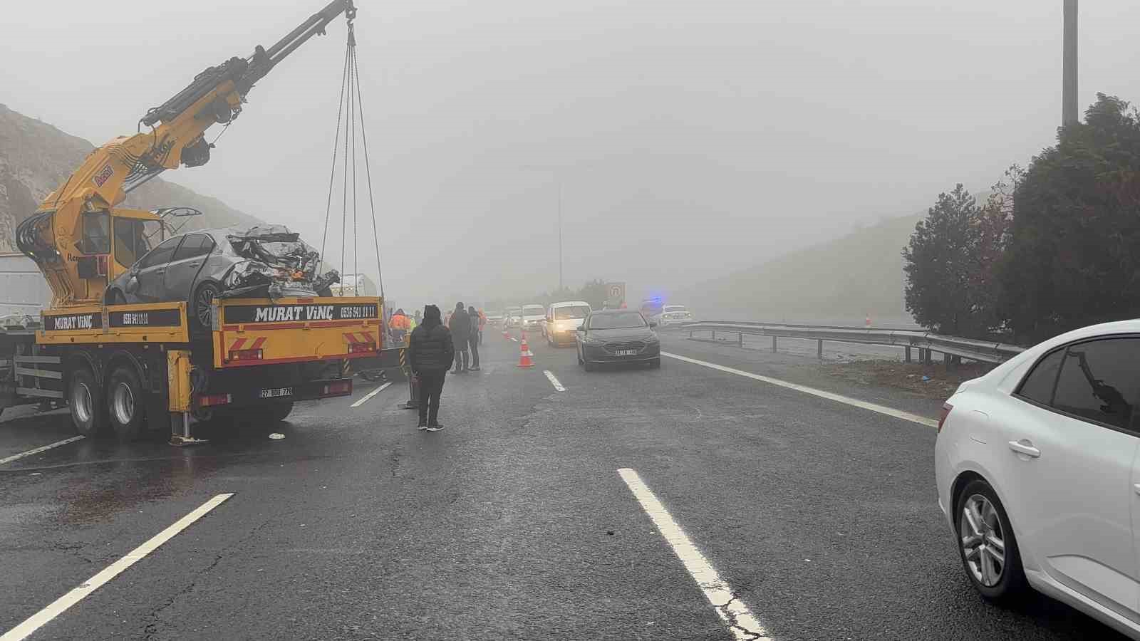 Gaziantep-Şanlıurfa otoyolu kontrollü şekilde trafiğe açıldı
Gaziantep-Şanlıurfa otoyolu kontrollü şekilde trafiğe açıldı