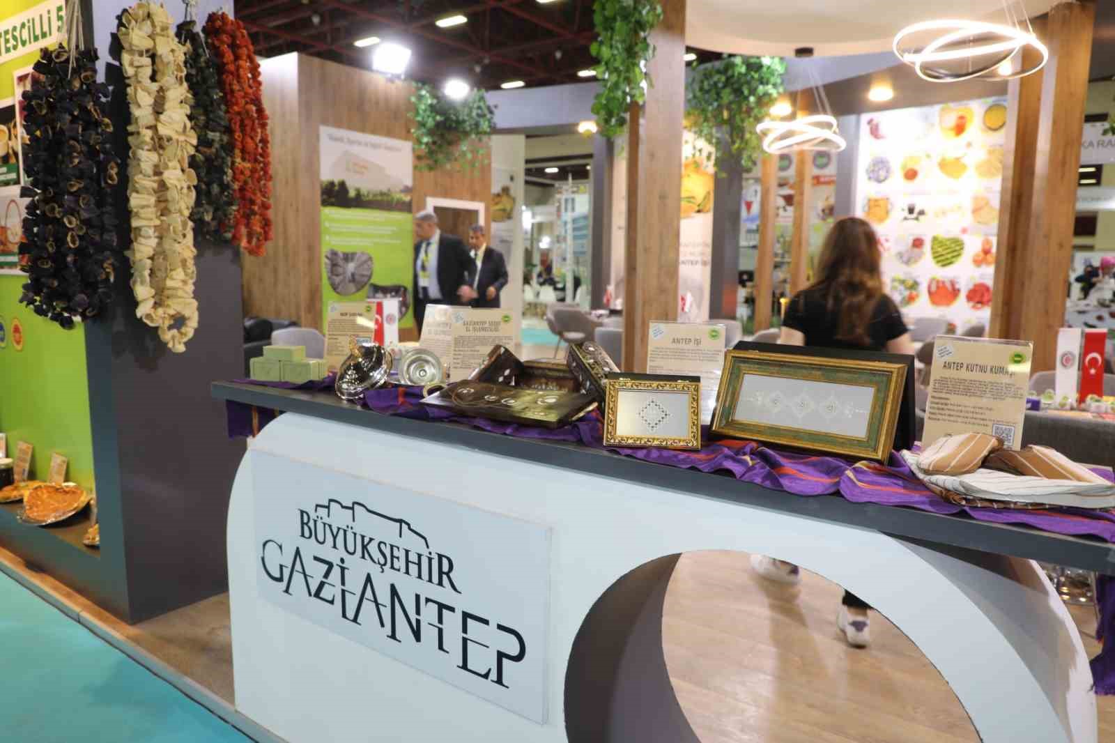 Gaziantep’in 109 coğrafi işaretli ürünü YÖREX’te gövde gösterisi yaptı
