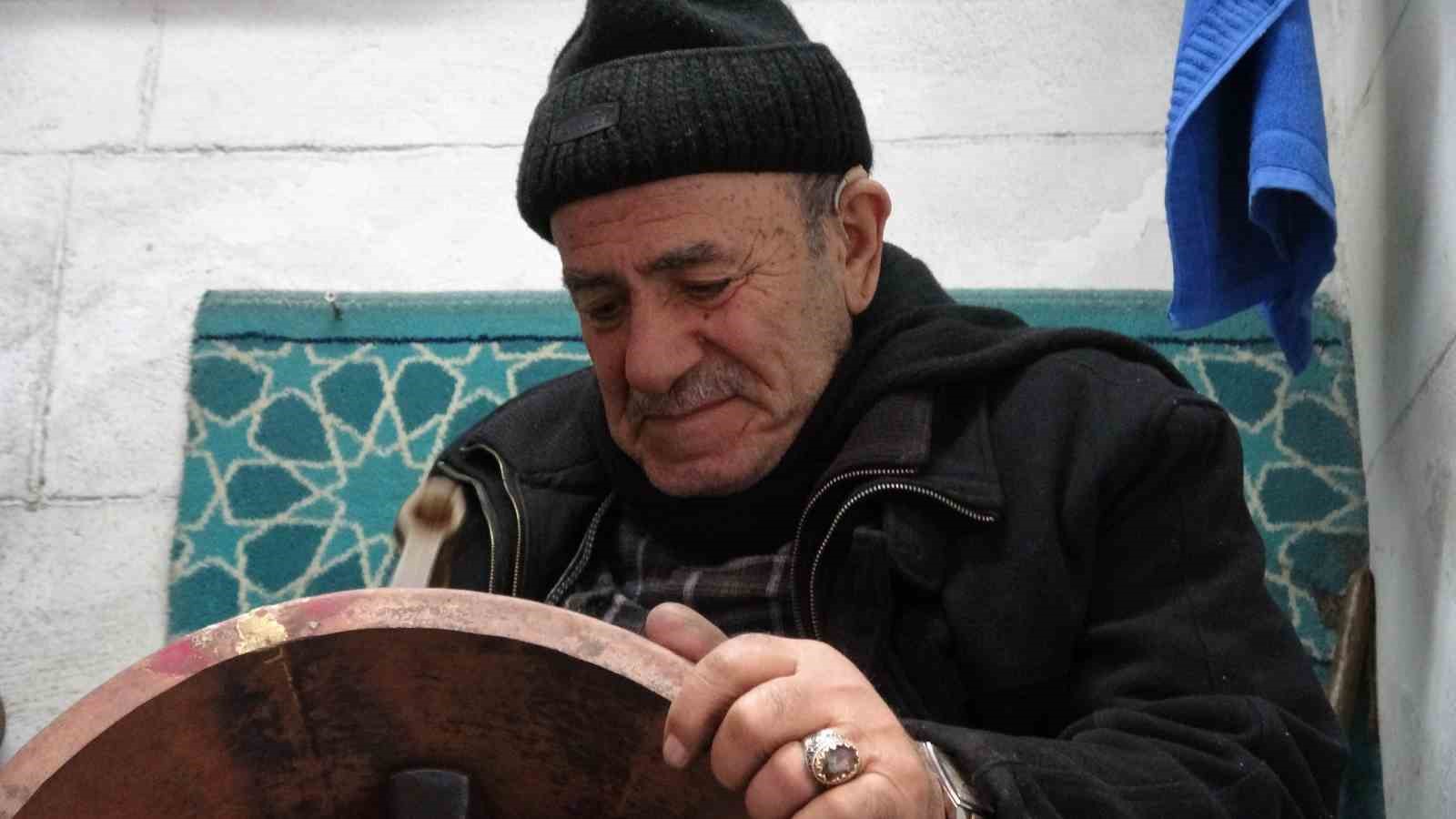 Gaziantep’in en yaşlı bakır ustası
Gaziantep’in en yaşlı bakır ustası