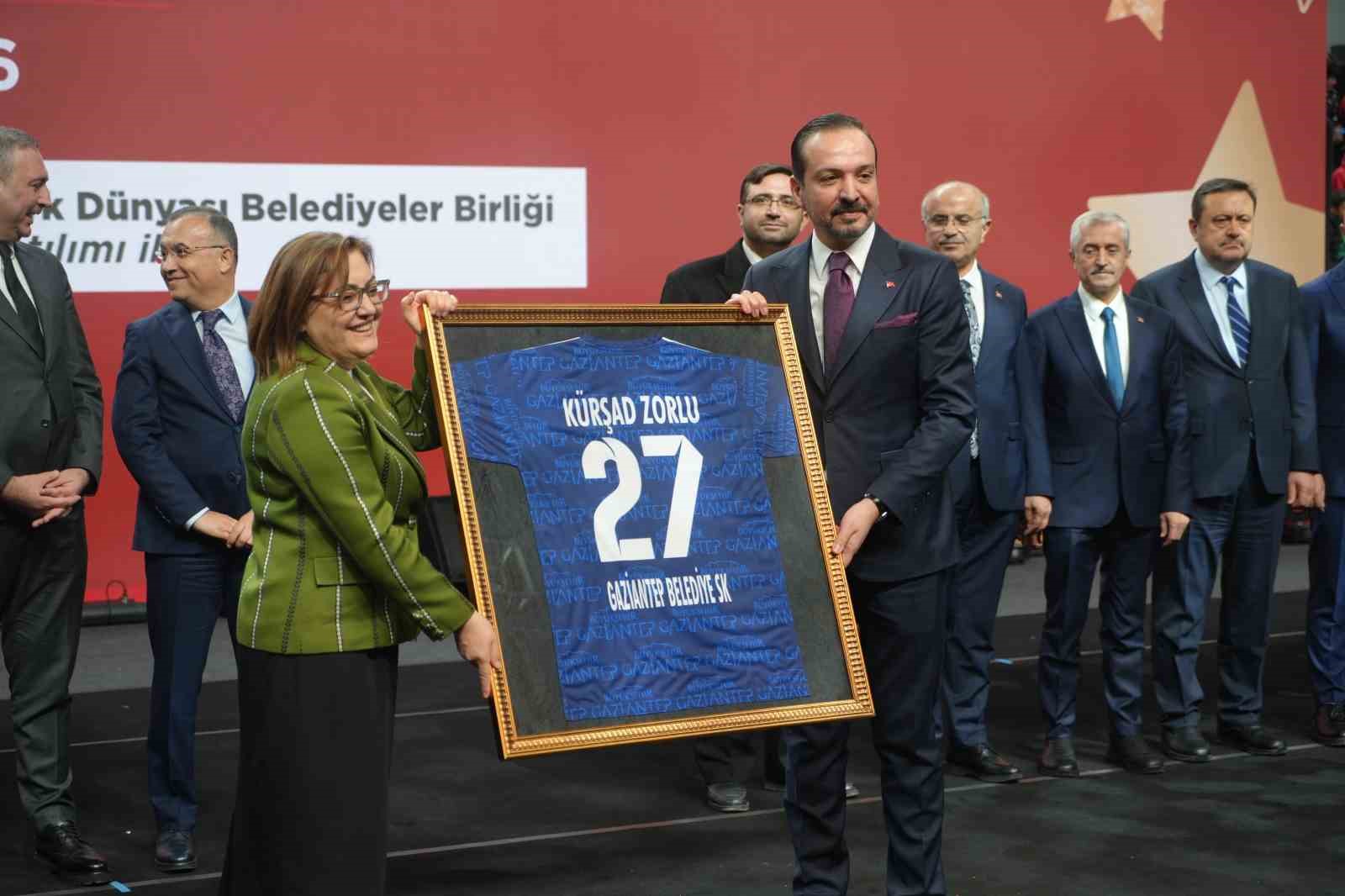 Gaziantep’in ’Genç Yıldızları’ ödülle taçlandı
Gaziantep’in ’Genç Yıldızları’ ödülle taçlandı