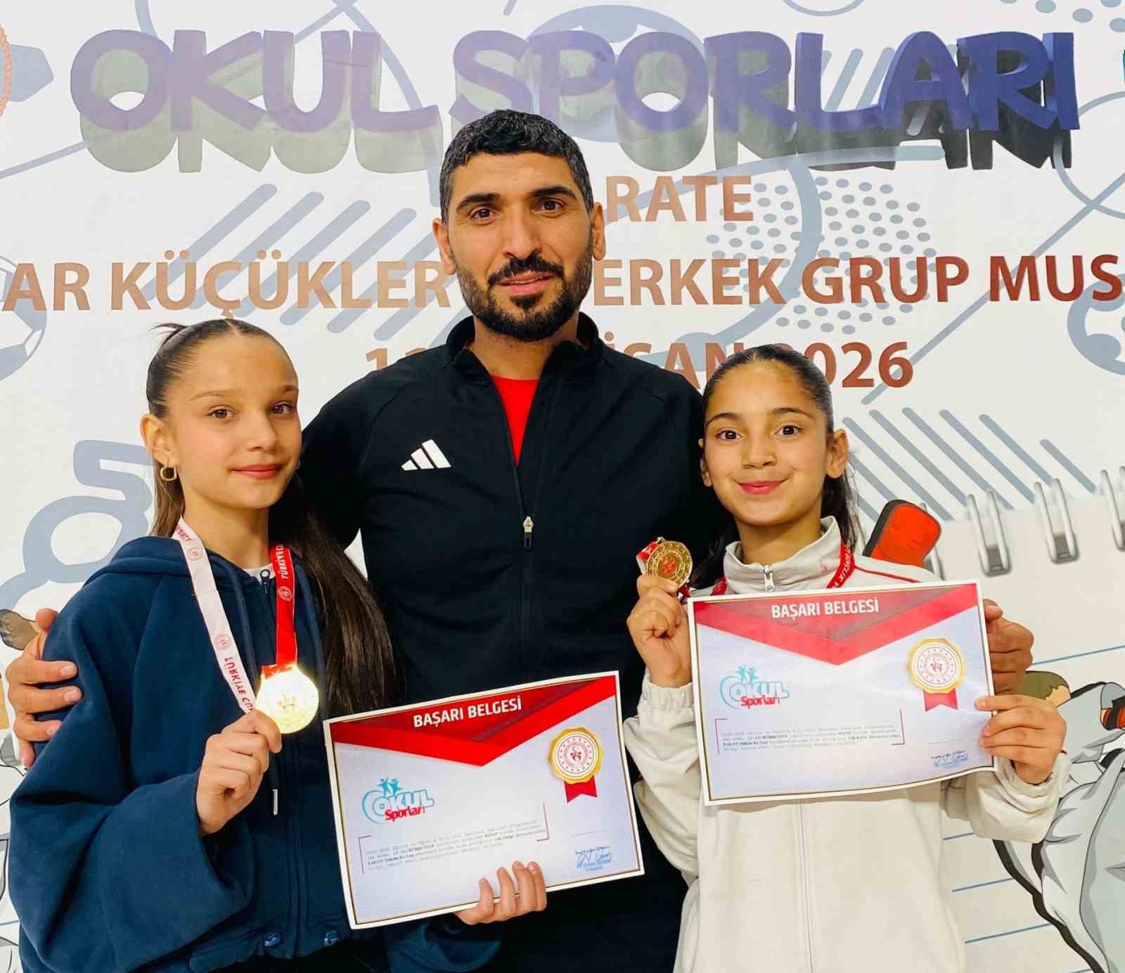 Gaziantepli öğrenciler karatede şampiyon oldu
Gaziantepli öğrenciler karatede şampiyon oldu