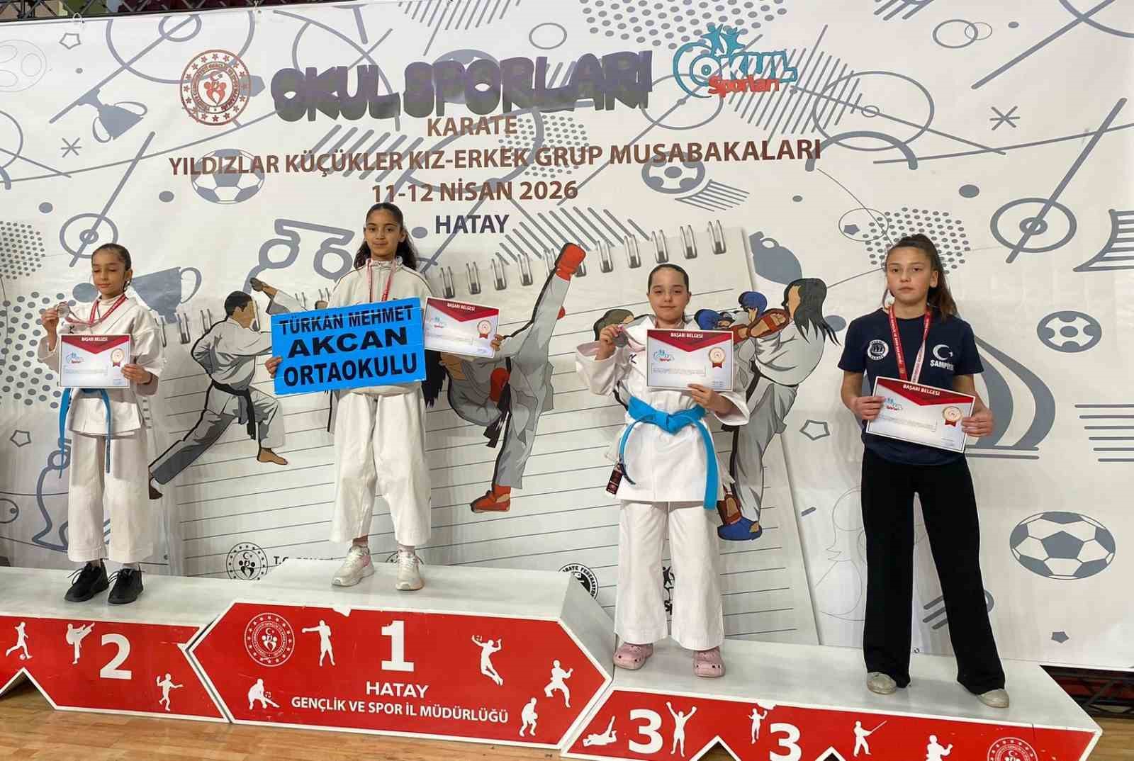 Gaziantepli öğrenciler karatede şampiyon oldu
Gaziantepli öğrenciler karatede şampiyon oldu