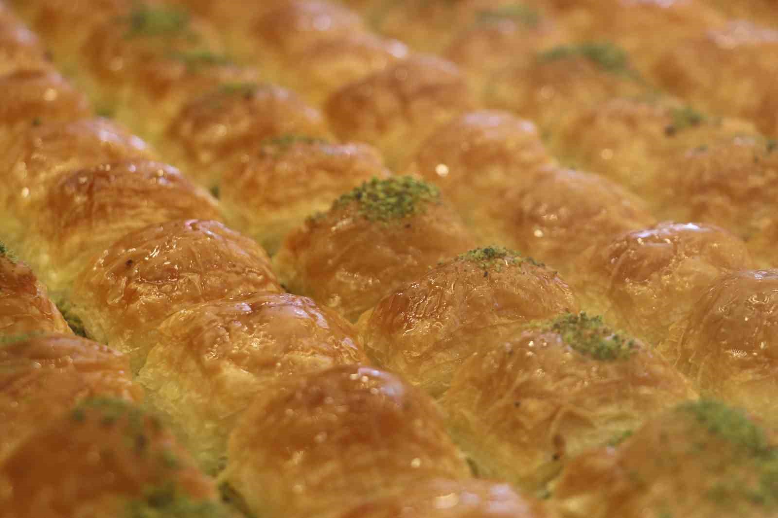 Gaziantepli usta, sahte ile gerçek baklavayı ayırt etmenin yollarını anlattı
