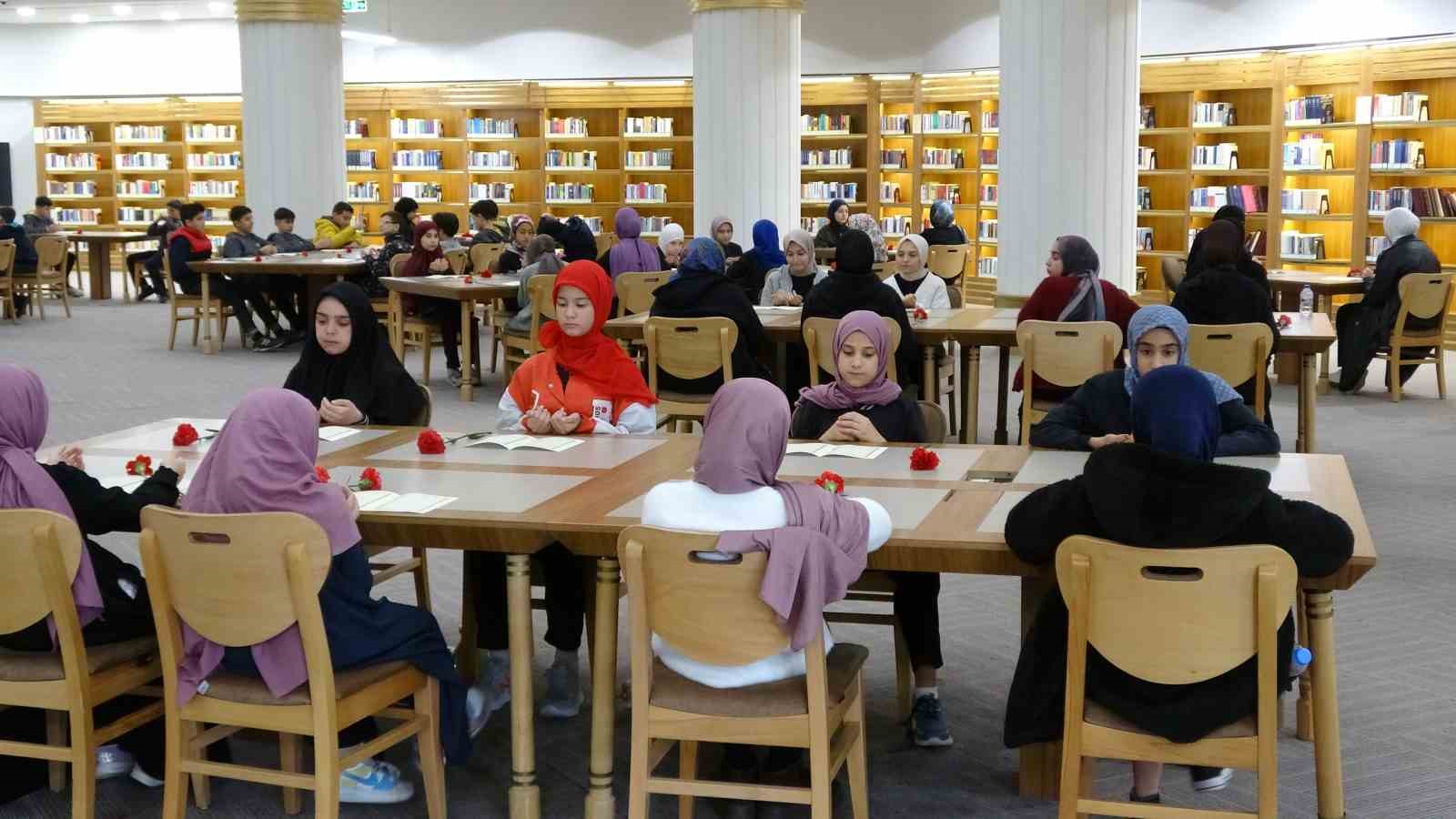 Gaziantep’te 302 öğrenci aynı anda Kuran-ı Kerim’i hatim etti
