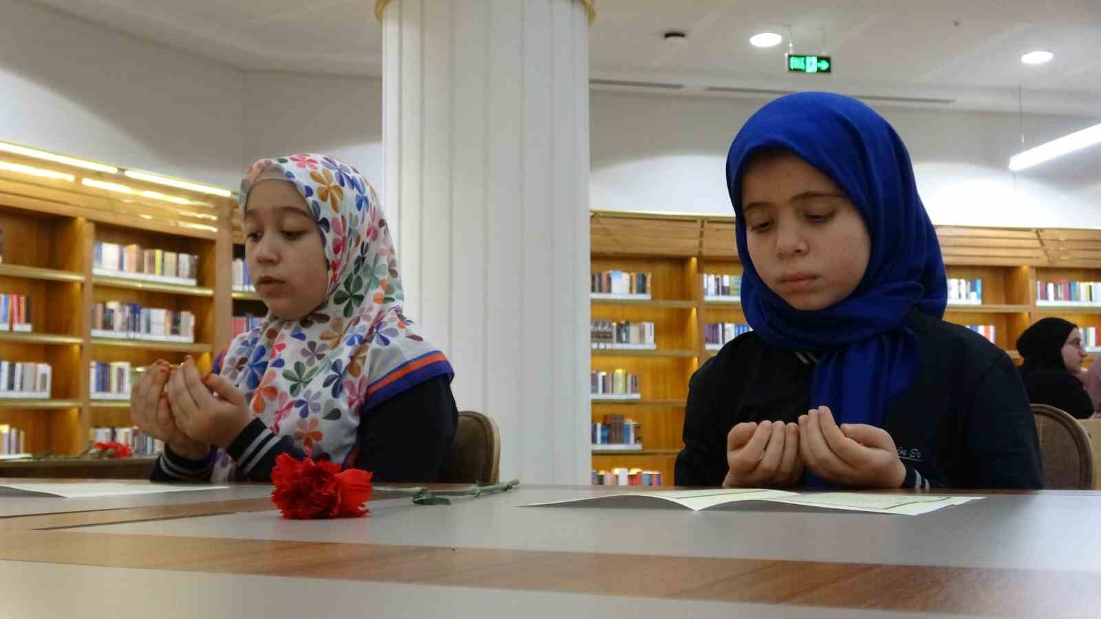 Gaziantep’te 302 öğrenci aynı anda Kuran-ı Kerim’i hatim etti
