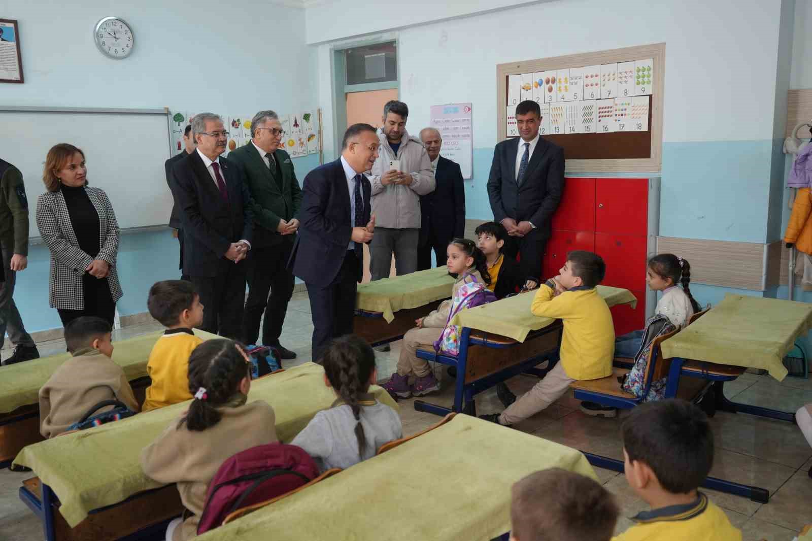 Gaziantep’te 690 bin öğrenci karne heyecanı yaşadı
