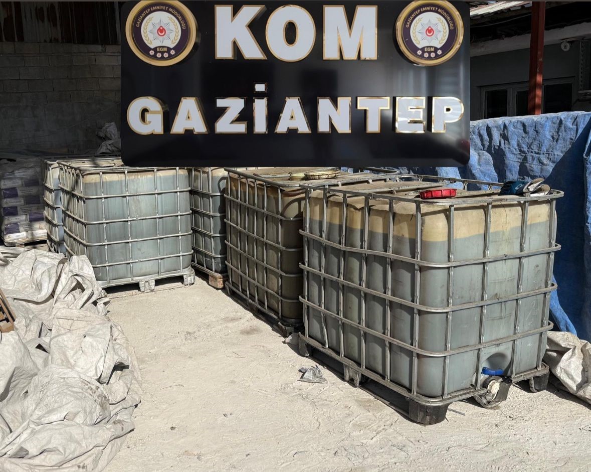 Gaziantep’te 7 bin litre gümrük kaçağı akaryakıt ele geçirildi
