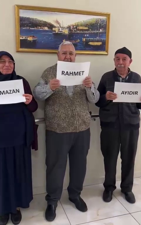 Gaziantep’te Alzheimer Merkezi’nde gülümseten Ramazan görüntüleri
