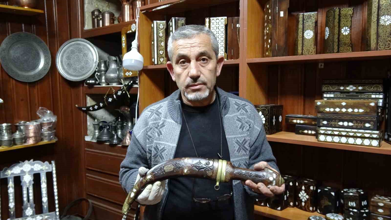 Gaziantep’te antika silahlar sedef kakma sanatıyla süsleniyor
