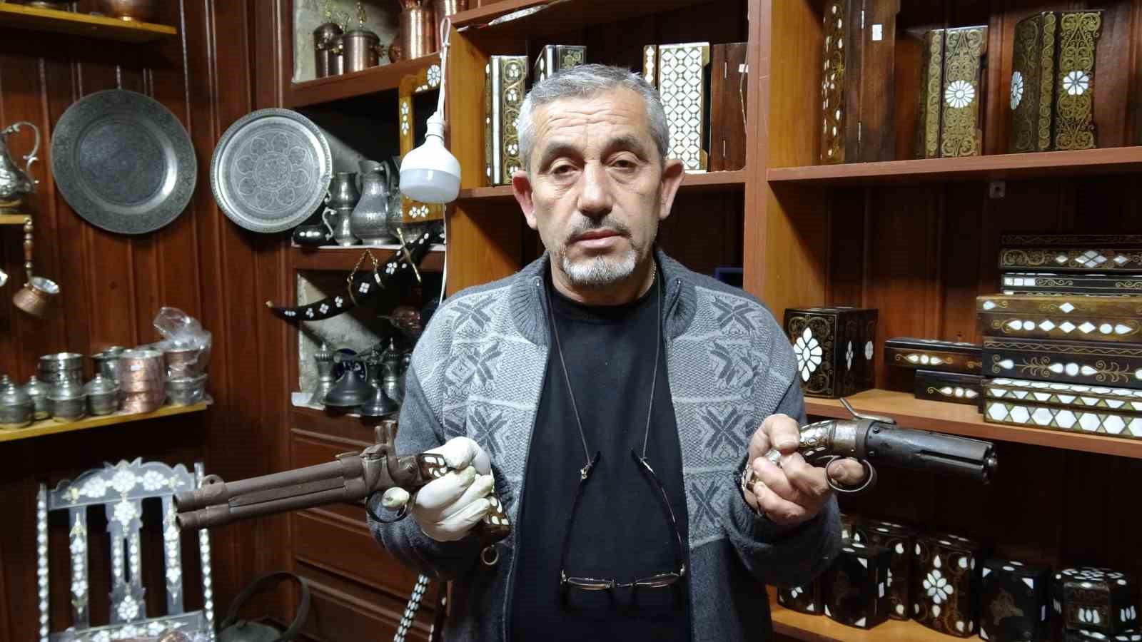 Gaziantep’te antika silahlar sedef kakma sanatıyla süsleniyor
