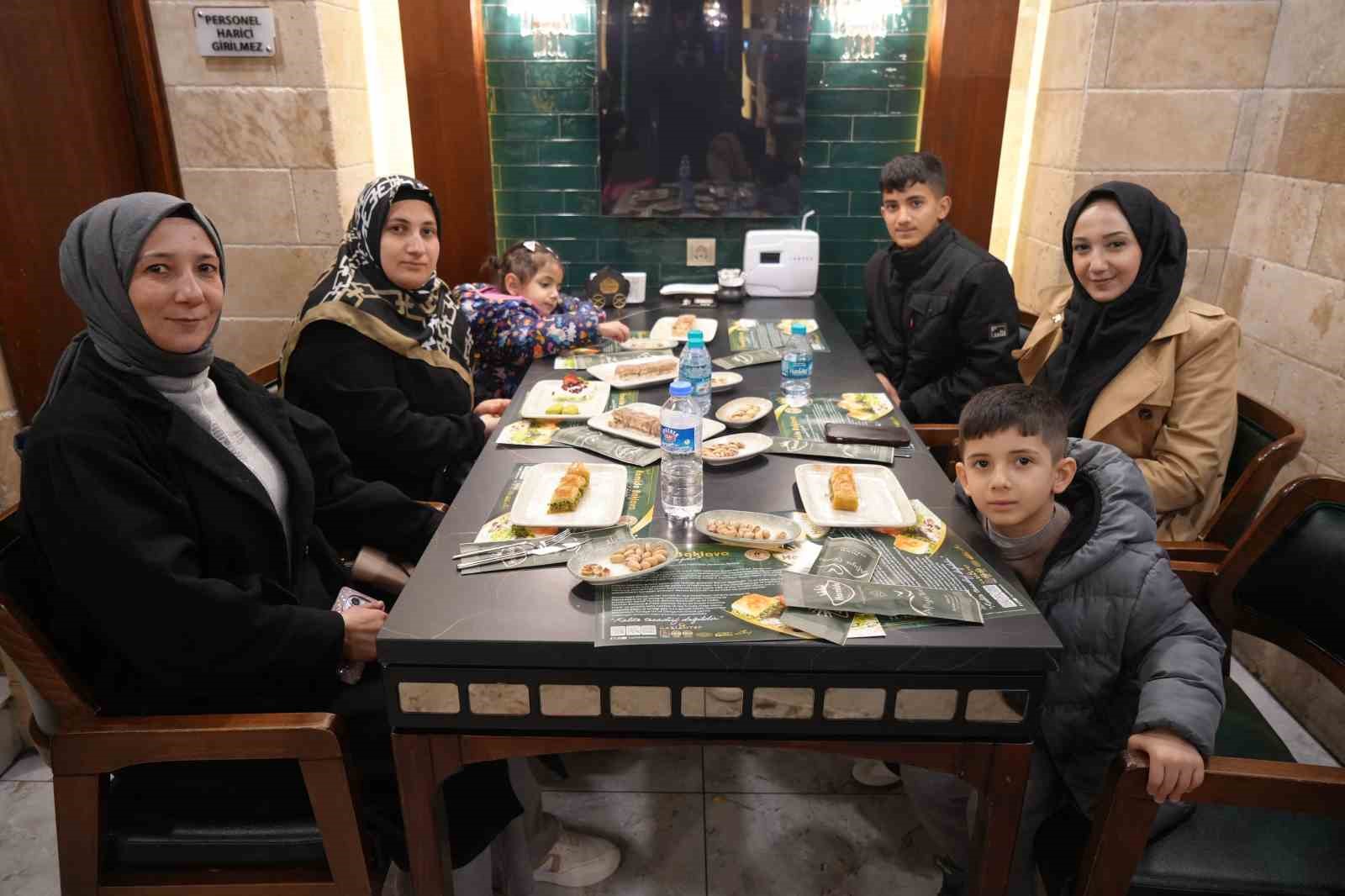 Gaziantep’te baklava kampanyası kuyruk oluşturdu

