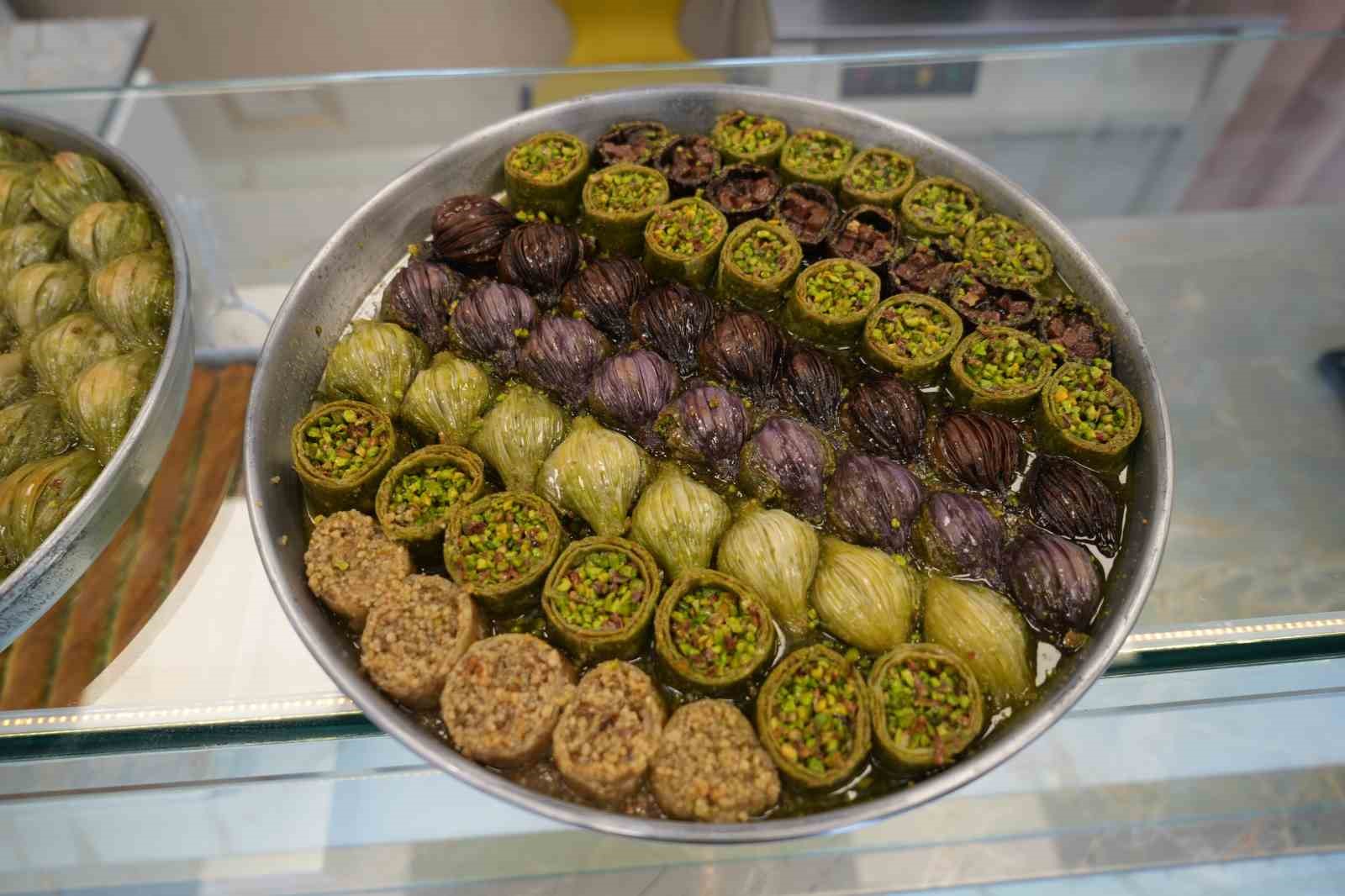 Gaziantep’te baklavacılarda bayram yoğunluğu: Günlük üretim 20 tona ulaştı
