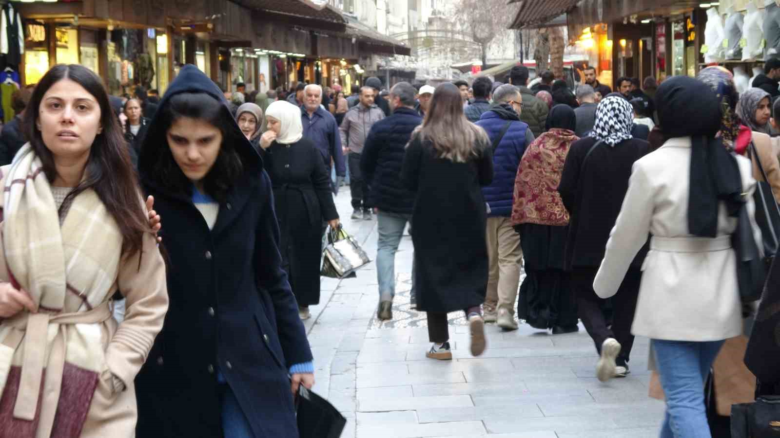 Gaziantep’te bayram alışverişinde adım atacak yer kalmadı
