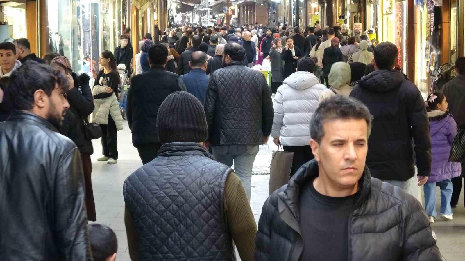 Gaziantep’te bayram alışverişinde adım atacak yer kalmadı
