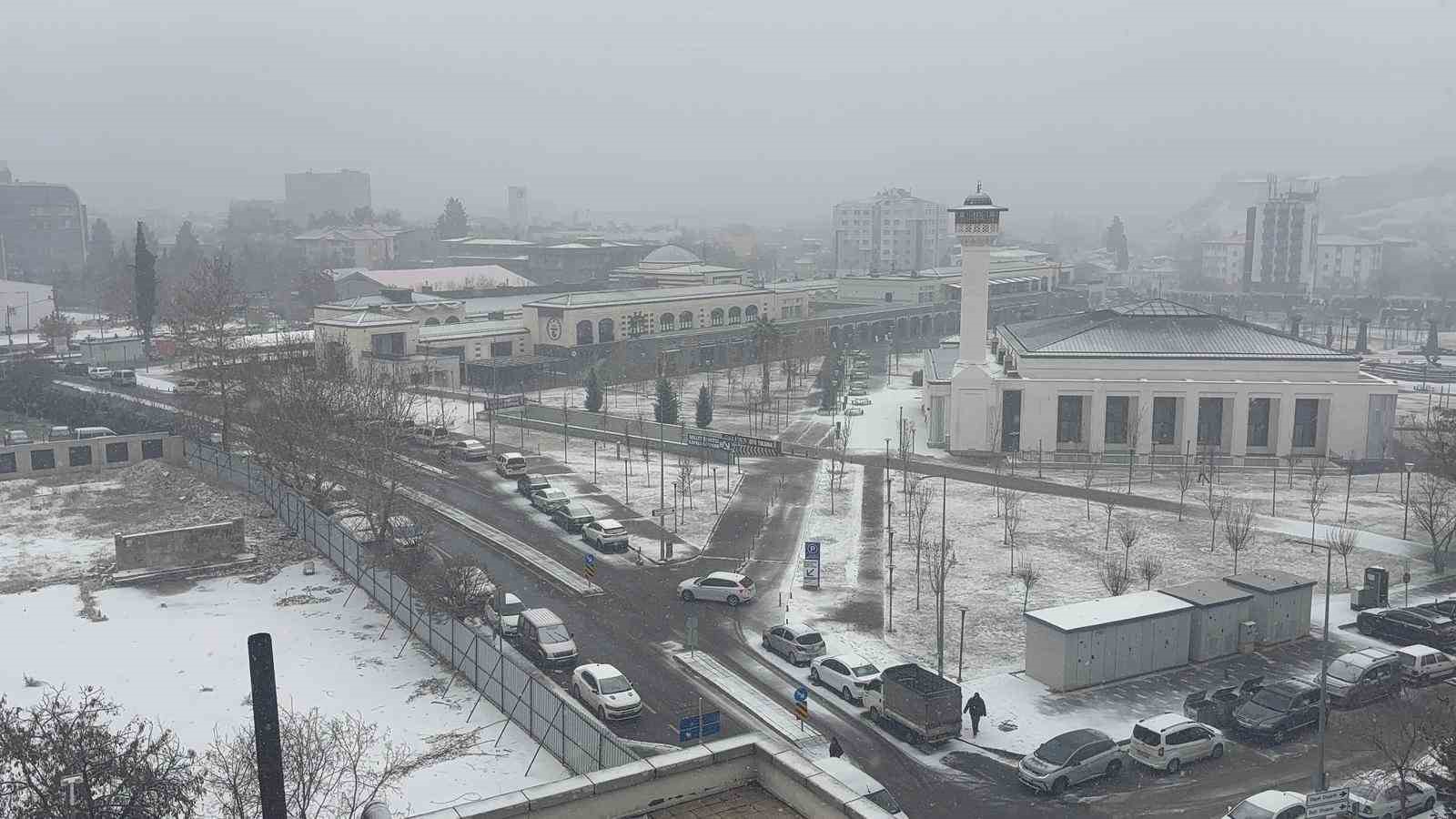 Gaziantep’te beklenen kar yağışı etkisini göstermeye başladı
