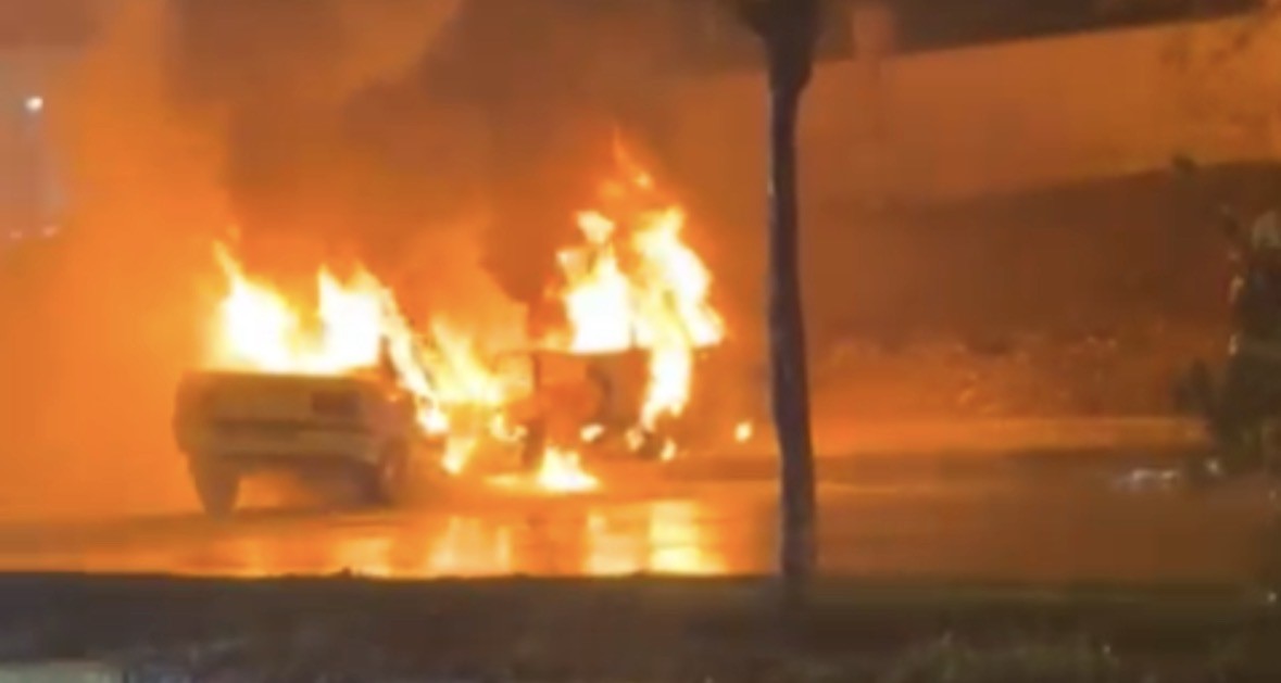 Gaziantep’te çarpışan iki otomobil alev topuna döndü
