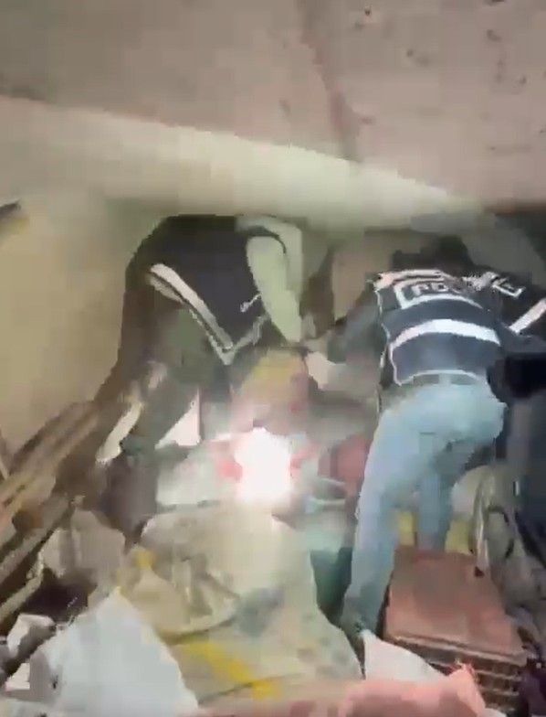 Gaziantep’te evin bodrumundan 4 ruhsatsız silah çıktı
