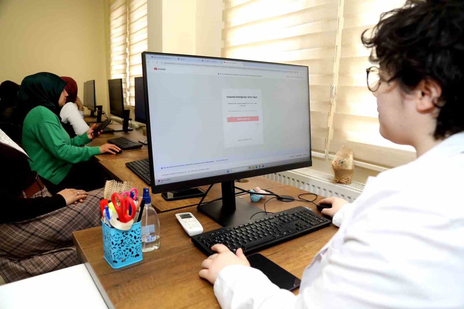 Gaziantep’te gençlere küresel teknoloji eğitimi
Gaziantep’te gençlere küresel teknoloji eğitimi