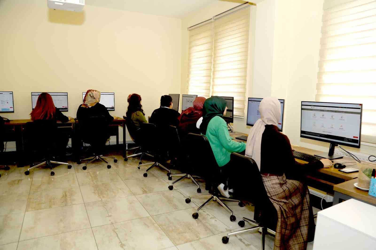 Gaziantep’te gençlere küresel teknoloji eğitimi
Gaziantep’te gençlere küresel teknoloji eğitimi