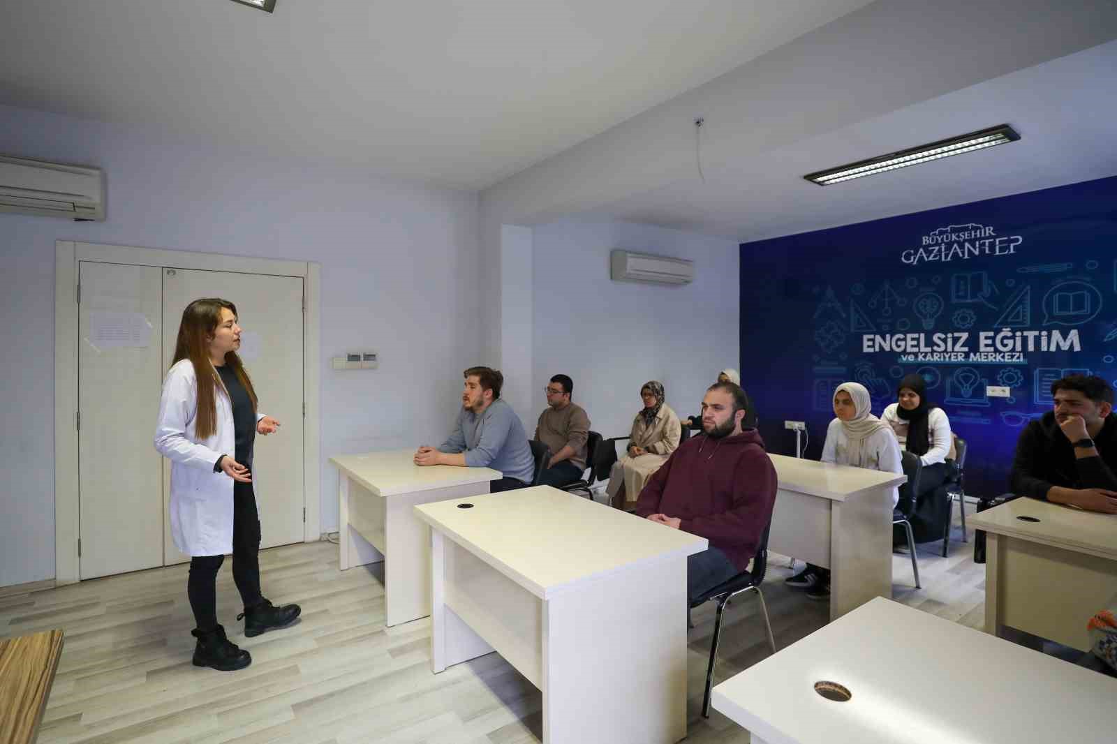 Gaziantep’te görme engelli kursiyerler için E-KPSS eğitim desteği
Gaziantep’te görme engelli kursiyerler için E-KPSS eğitim desteği