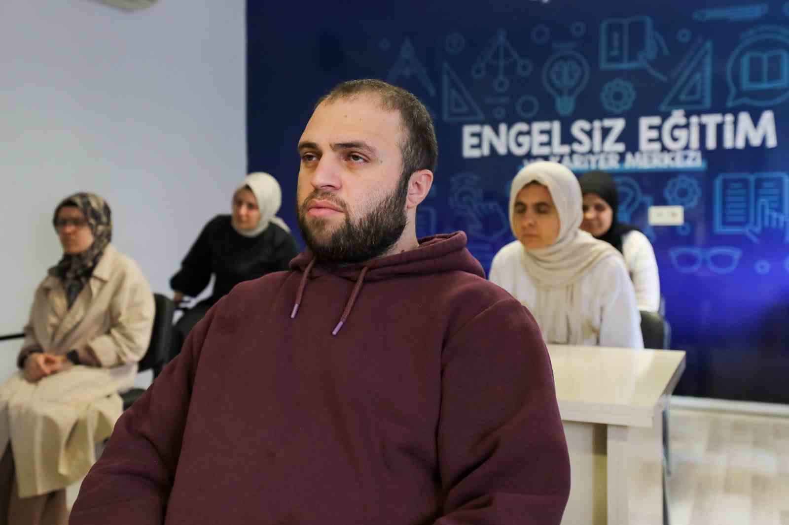 Gaziantep’te görme engelli kursiyerler için E-KPSS eğitim desteği
Gaziantep’te görme engelli kursiyerler için E-KPSS eğitim desteği