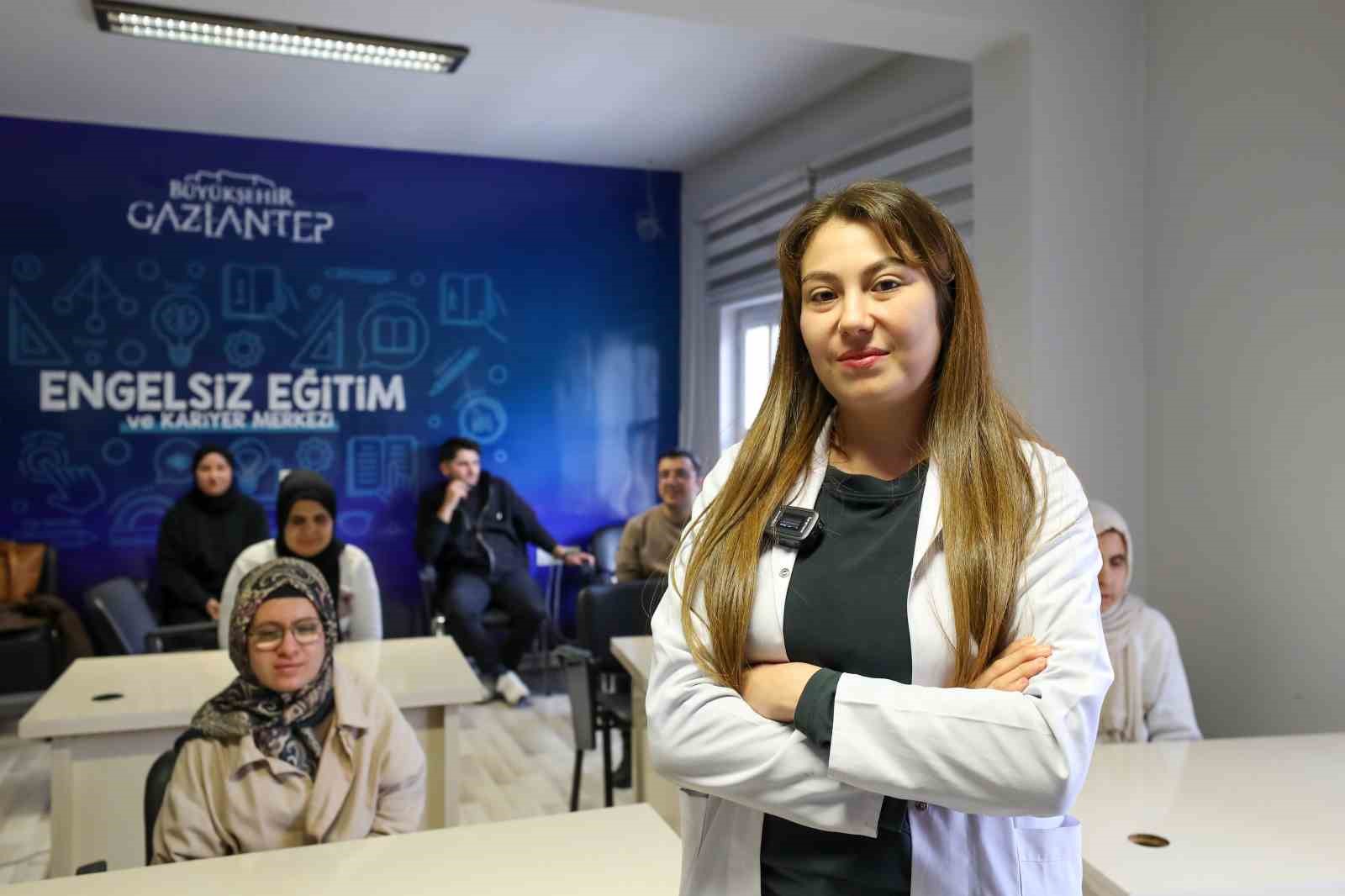 Gaziantep’te görme engelli kursiyerler için E-KPSS eğitim desteği
Gaziantep’te görme engelli kursiyerler için E-KPSS eğitim desteği