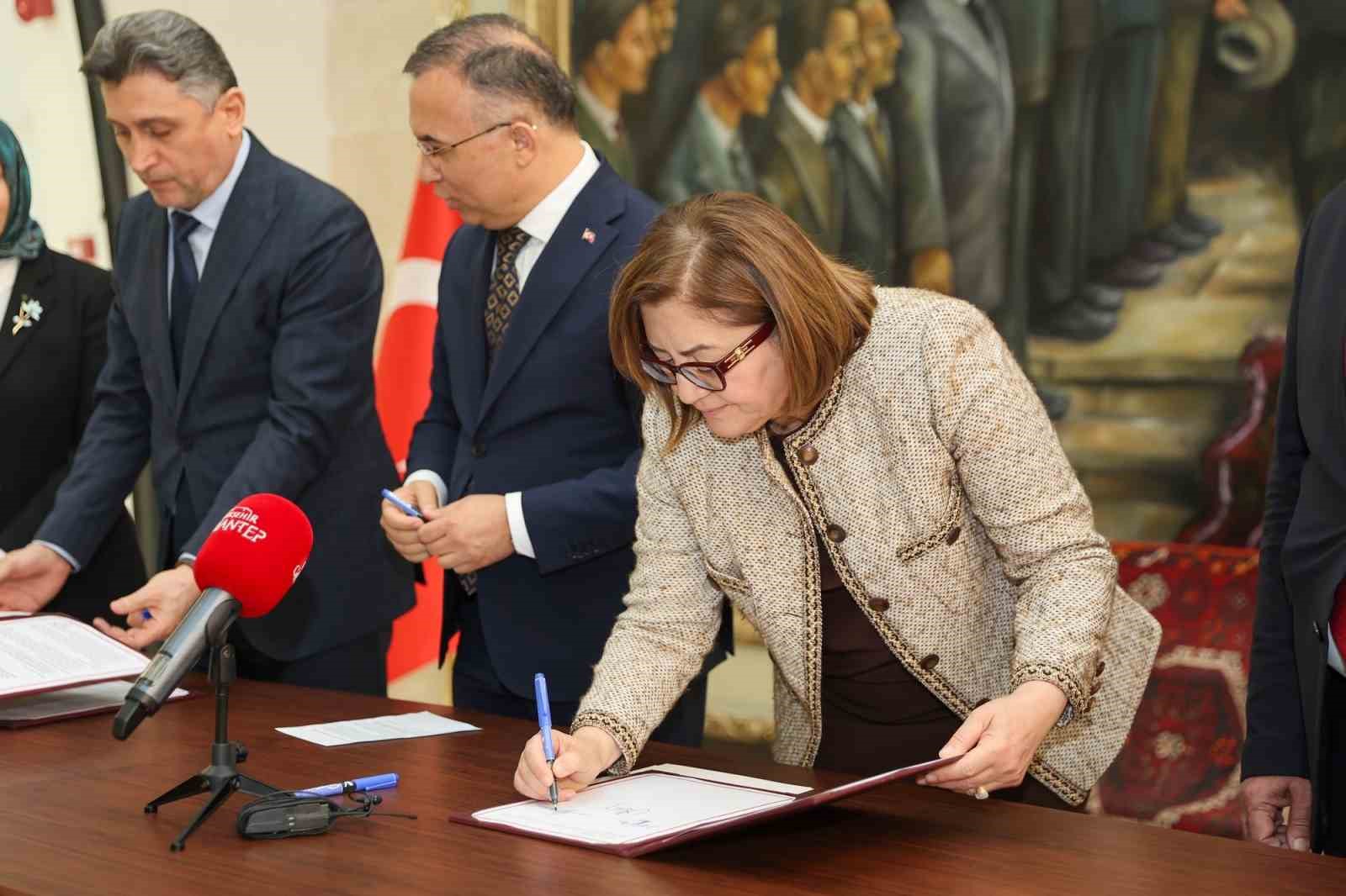 Gaziantep’te hastalara refakatçi desteği başlıyor
Gaziantep’te hastalara refakatçi desteği başlıyor