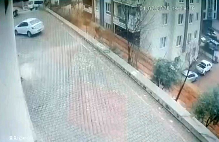 Gaziantep’te istinat duvarı çöktü, facianın eşiğinden dönüldü
