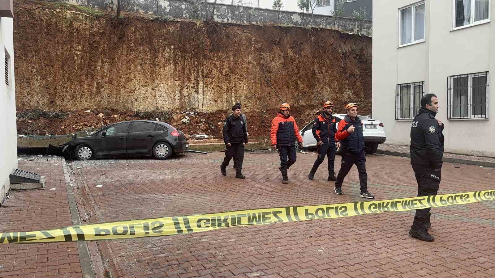 Gaziantep’te istinat duvarı çöktü, facianın eşiğinden dönüldü
