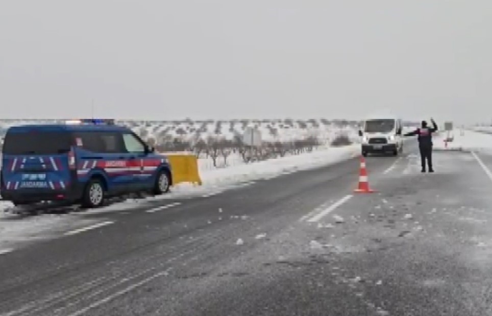 Gaziantep’te jandarmadan 2 bin 60 personelle yılbaşı ve kar yağışı tedbiri
