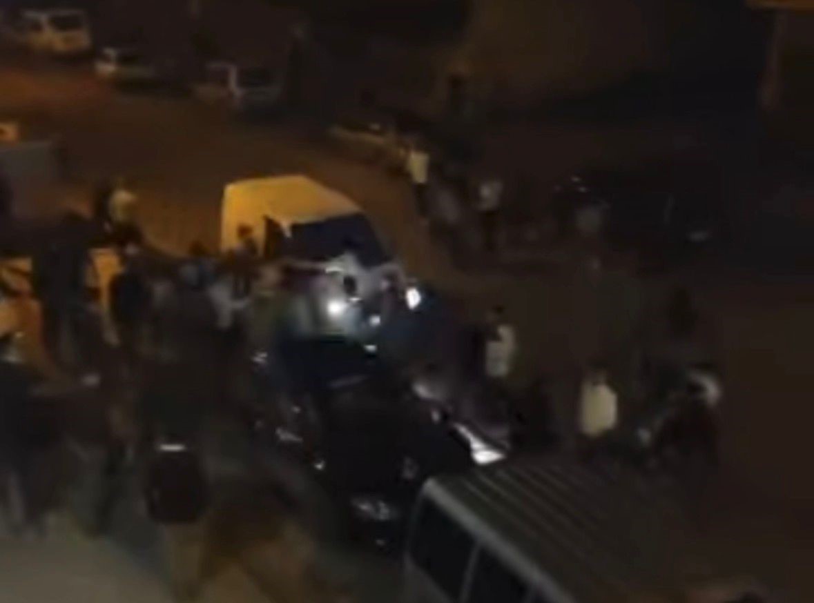 Gaziantep’te kan donduran görüntüler: Aracıyla kavga edenleri ezdi
