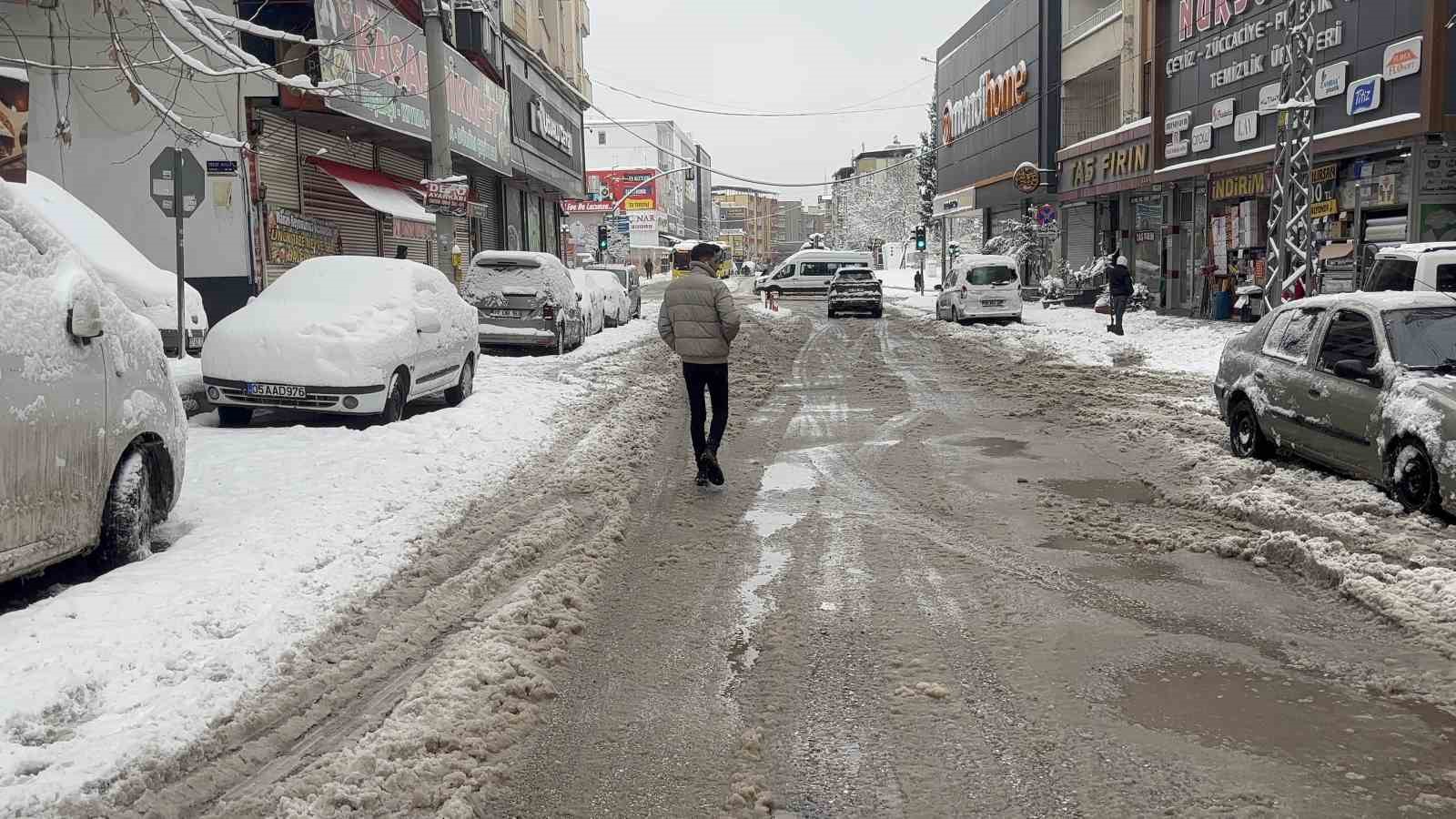 Gaziantep’te kar yağışı devam ediyor
