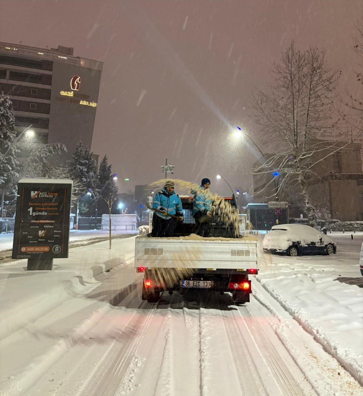 Gaziantep’te karla mücadele çalışmaları gece boyunca sürdü
