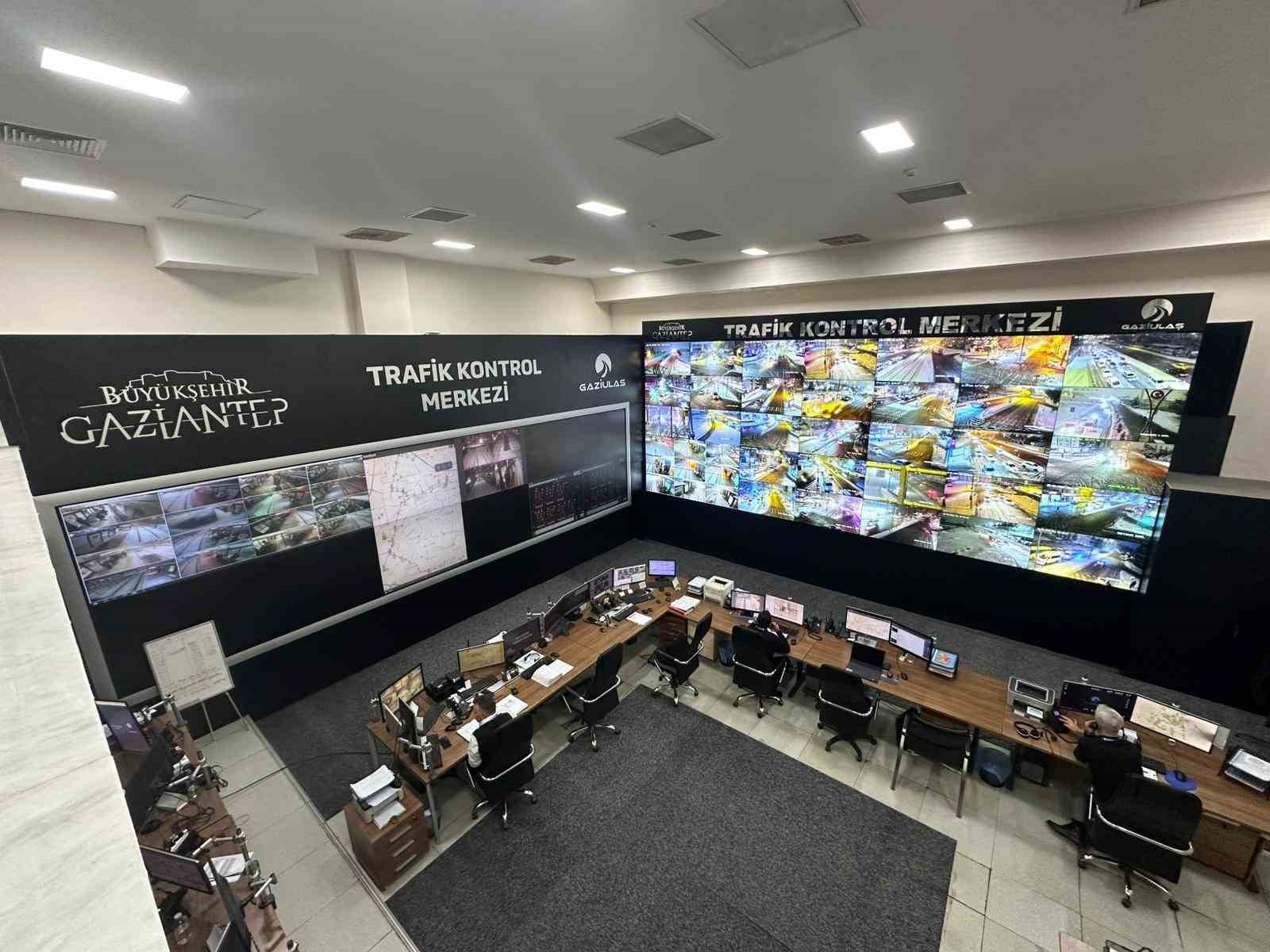 Gaziantep’te karla mücadele çalışmaları Trafik Koordinasyon Merkezi’nden yönetiliyor
