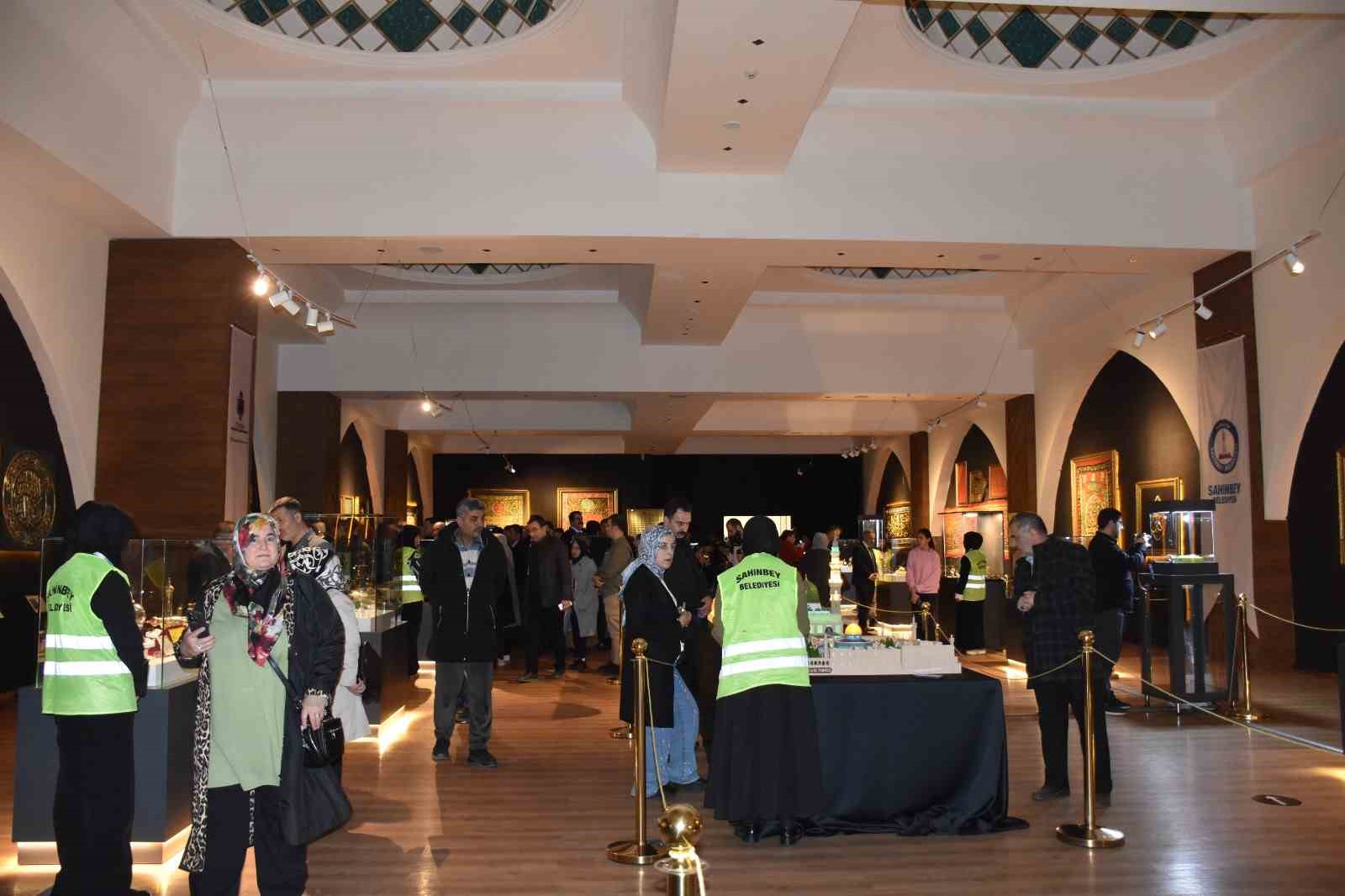 Gaziantep’te kutsal emanetler sergisi ziyaretçi akınına uğradı
