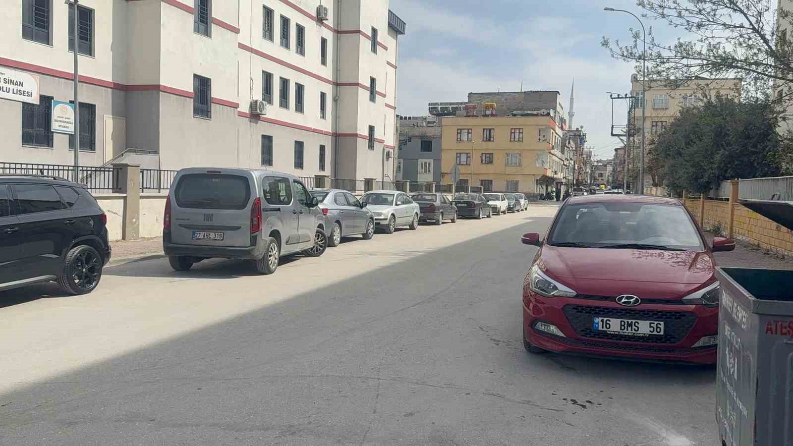 Gaziantep’te lise önünde kurusıkı tabancalı saldırı paniği
