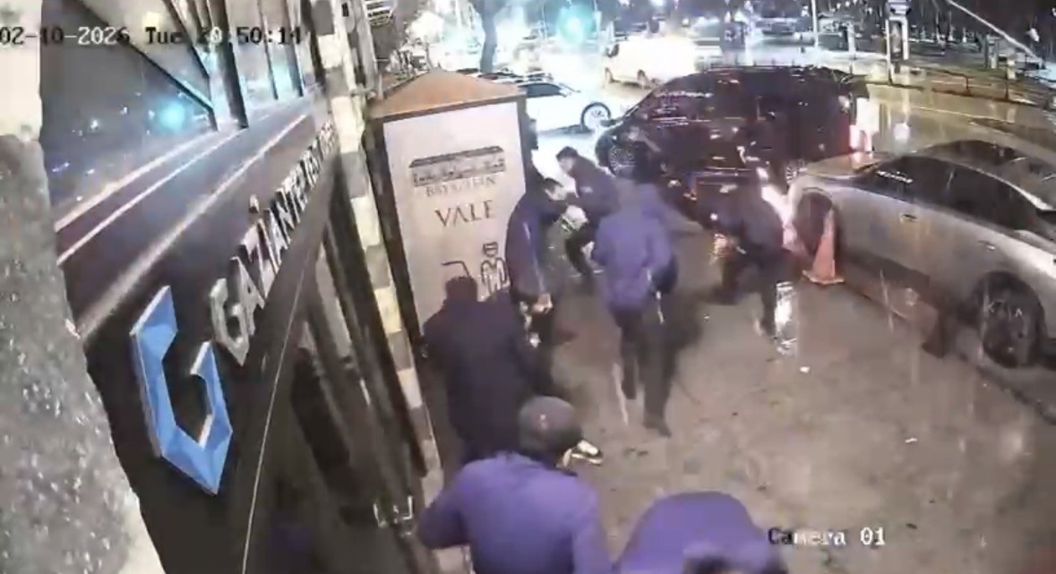 Gaziantep’te lüks restorana saldırı anı kameraya yansıdı
