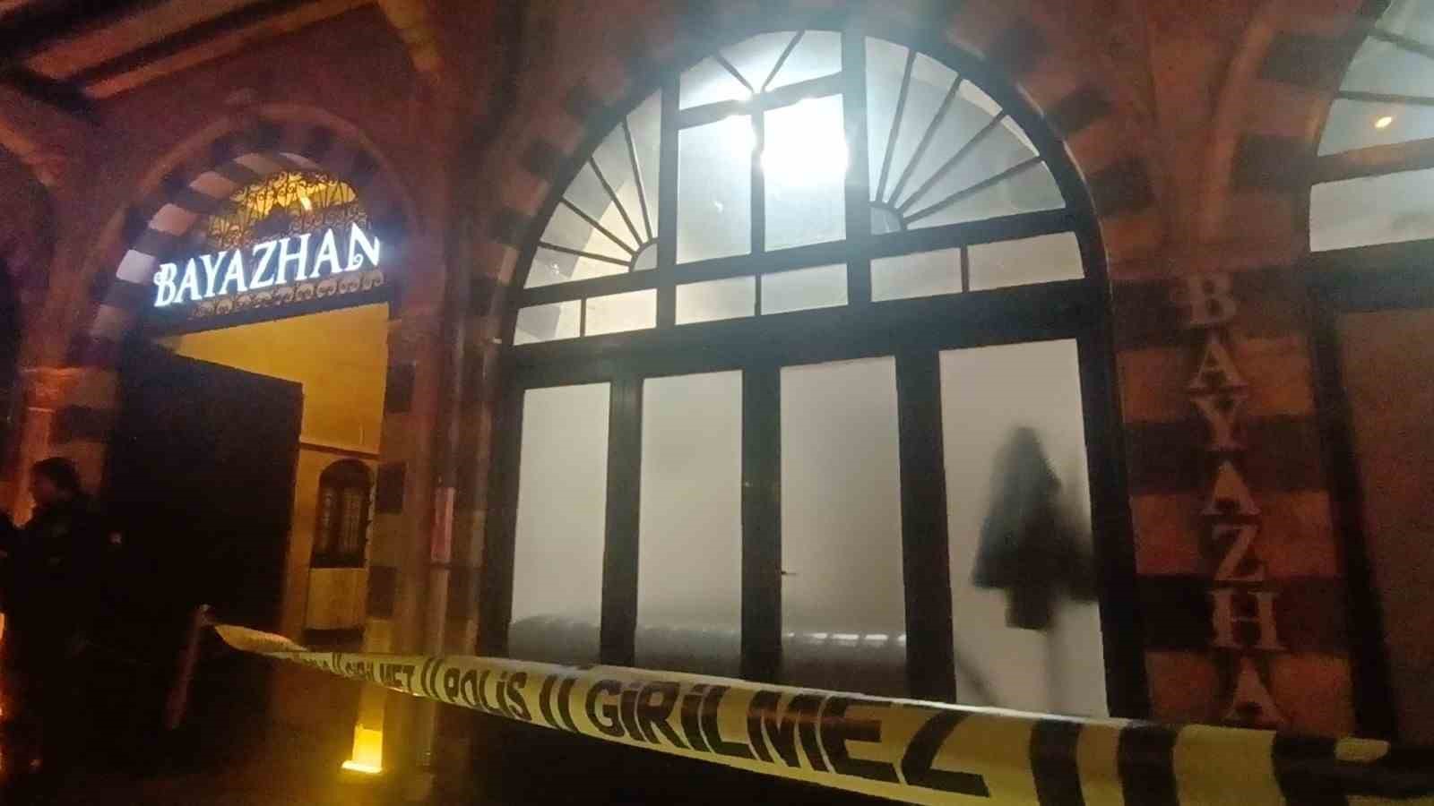 Gaziantep’te lüks restorana saldırı anı kameraya yansıdı
