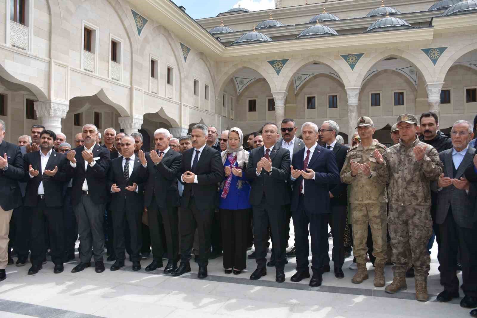 Gaziantep’te mukaddes emanetler sergisi açıldı
