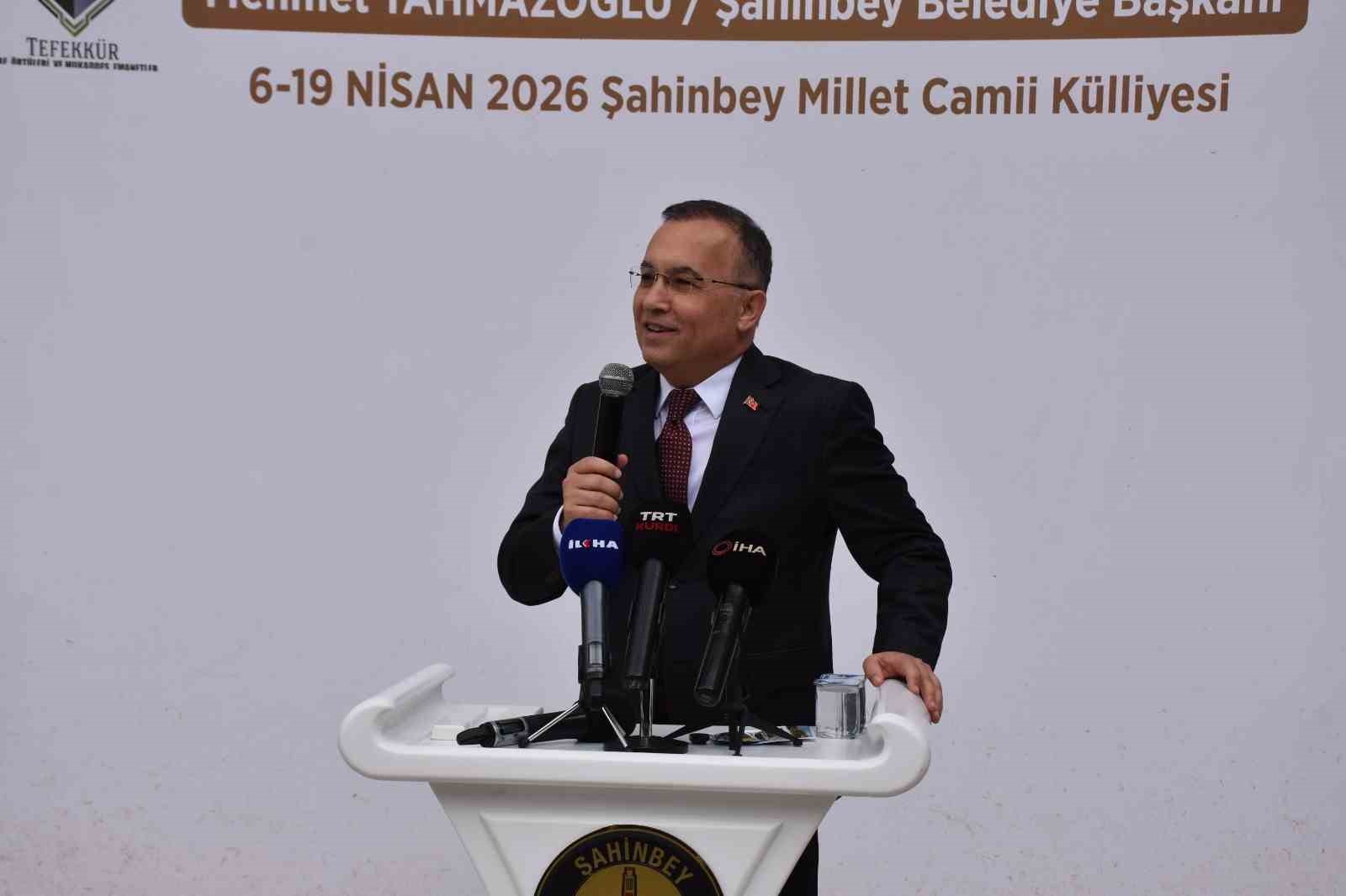 Gaziantep’te mukaddes emanetler sergisi açıldı
