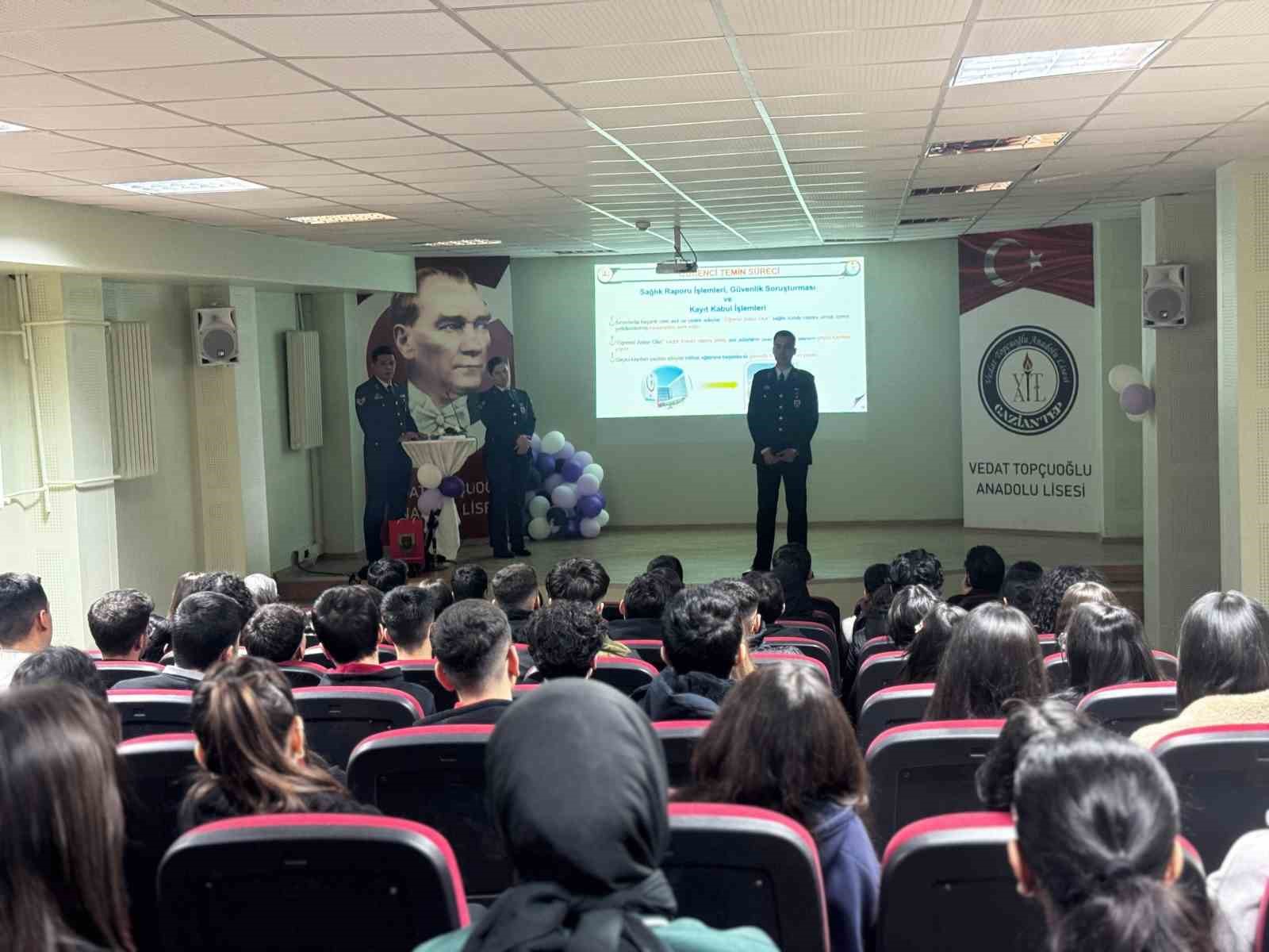 Gaziantep’te öğrencilere jandarma mesleği tanıtıldı
