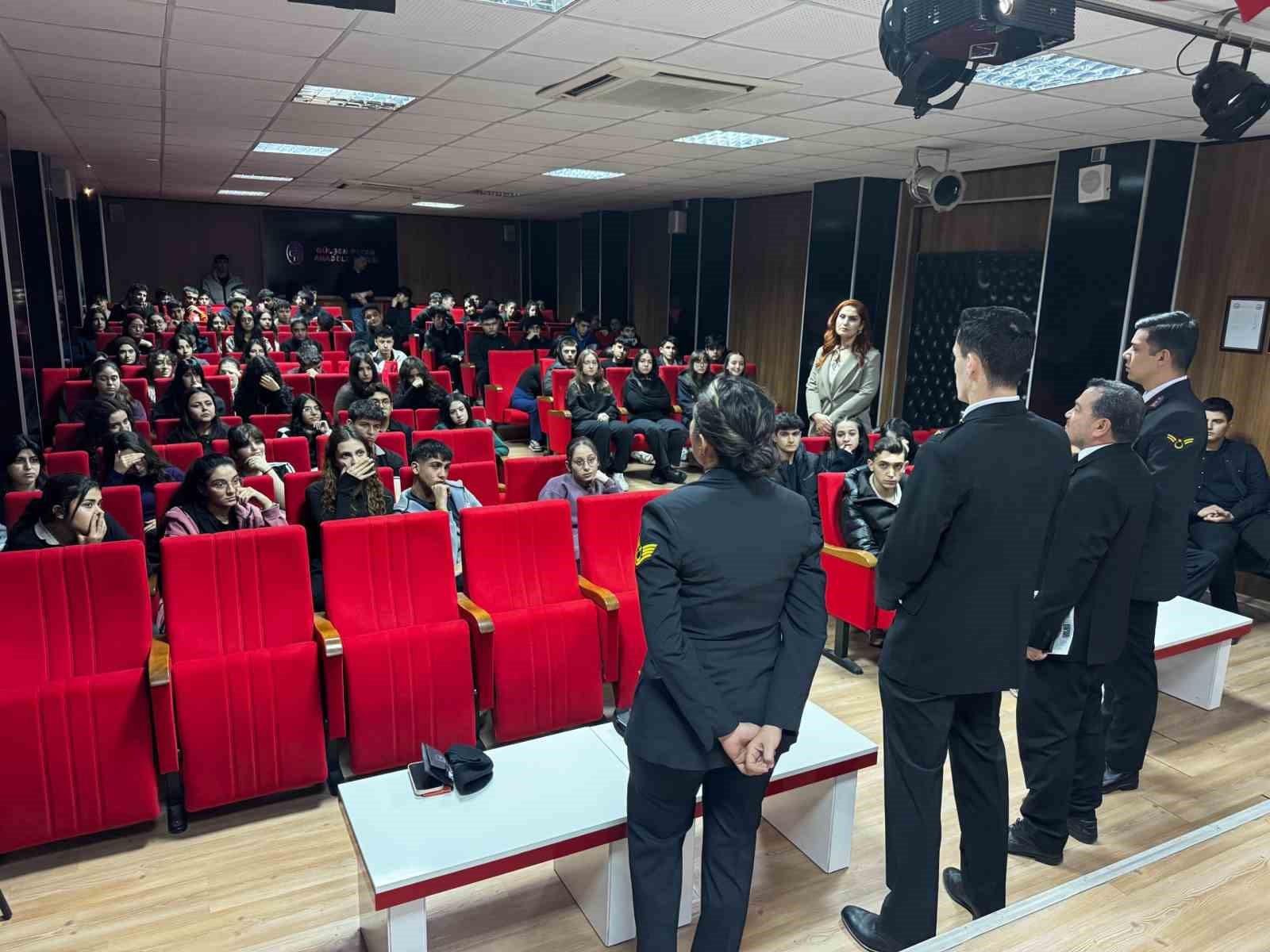 Gaziantep’te öğrencilere jandarma mesleği tanıtıldı
