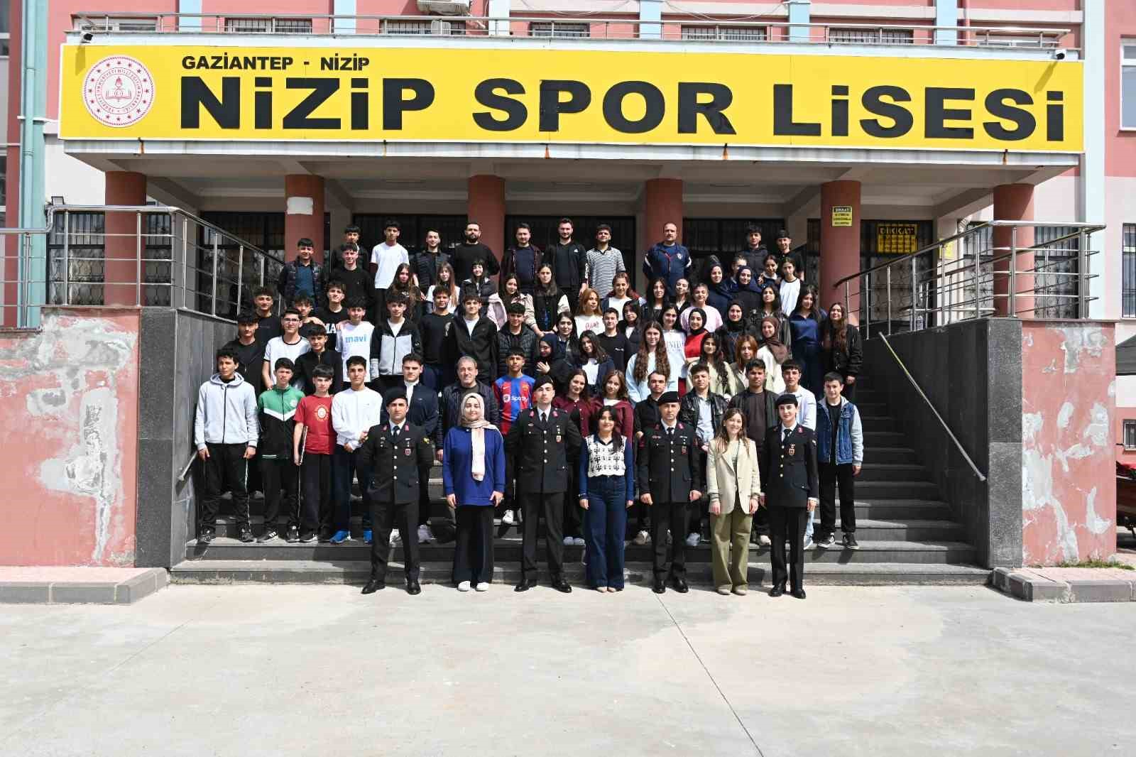 Gaziantep’te öğrencilere jandarma mesleği tanıtıldı
