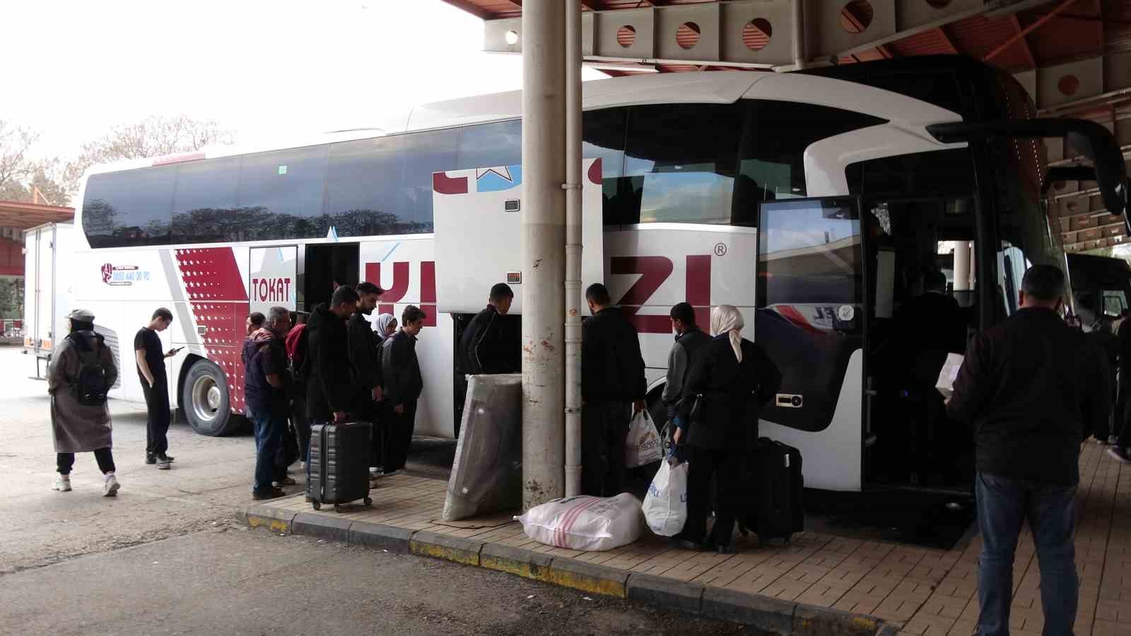 Gaziantep’te otogarda bayram yoğunluğu
