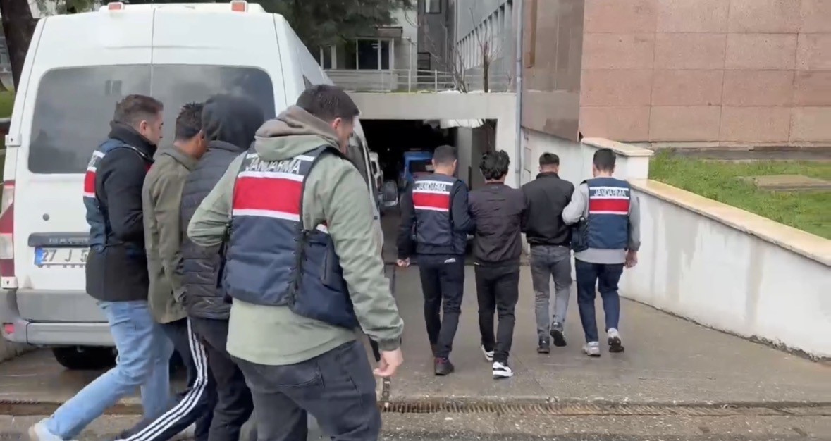 Gaziantep’te şafak vakti DEAŞ operasyonu: 4 şahıs yakalandı
