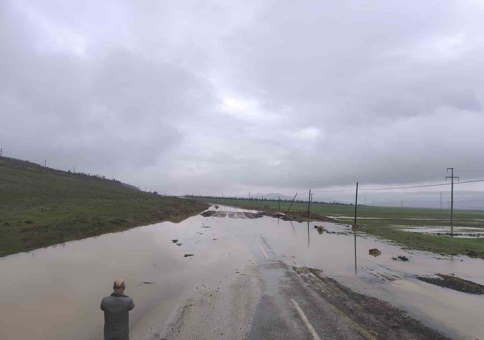 Gaziantep’te tarım arazileri su altında kaldı
