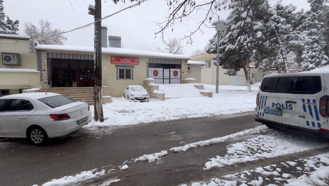 Gaziantep’te yakıtı biten aracı itenlere ATV çarptı: 1 ölü, 3 yaralı
