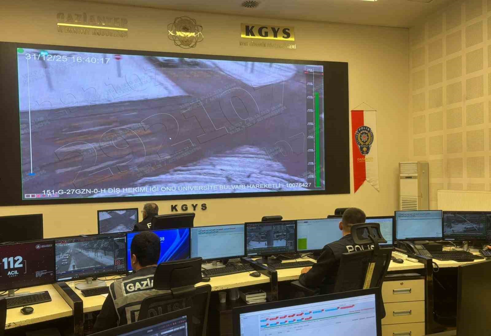 Gaziantep’te yılbaşı gecesi 2 bin 613 araç ve 12 bin 117 personel görev başında
